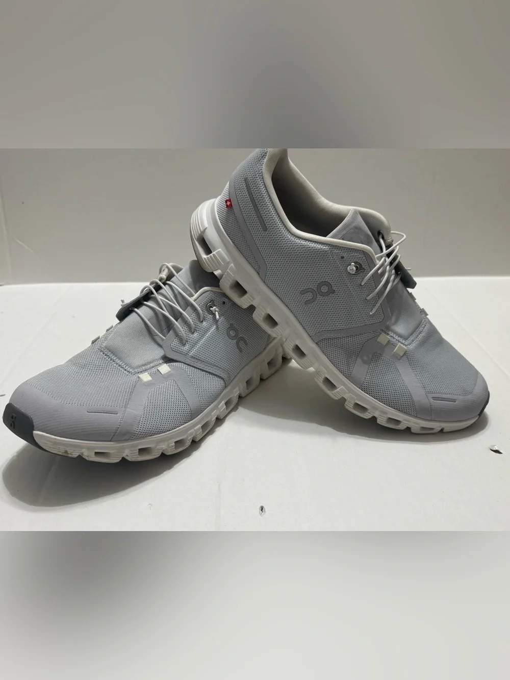On Cloud 6 Running Shoes in Glacier/White Mens Size 11.5